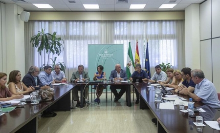 Reunión en la COnsejeria de Salud (EUROPA PRESS)