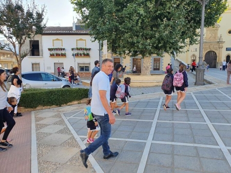 Escolares accitanos van a pie al colegio (AYTO. GUADIX) 