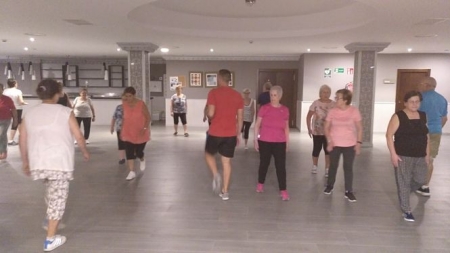Mayores de Huétor Tájar en el taller de flamencoterapia (AYTO. HUÉTOR TÁJAR)