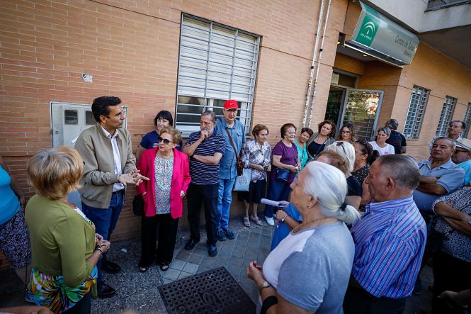 Francisco CUenca ha visitado el Centro de Salud de Mirasierra (PSOE)