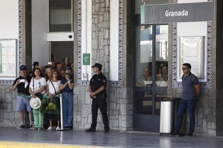 Colas en la Estación de Renfe de Granada (ÁLEX CÁMARA EUROPA PRESS) Colas en la Estación de Renfe de Granada (ÁLEX CÁMARA EUROPA PRESS)