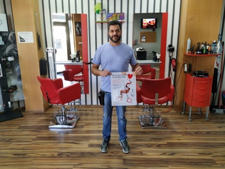 Alfredo Merino en su peluquería (AYTO. HUÉTOR TÁJAR)