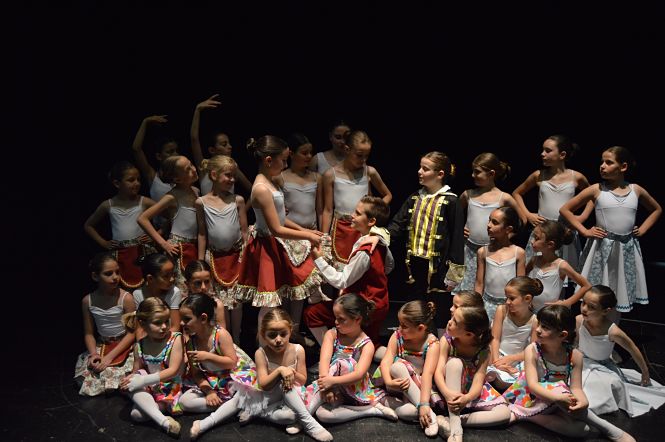 Taller de ballet del Ayuntamiento de Cúllar Vega (AYTO. CÚLLAR VEGA)