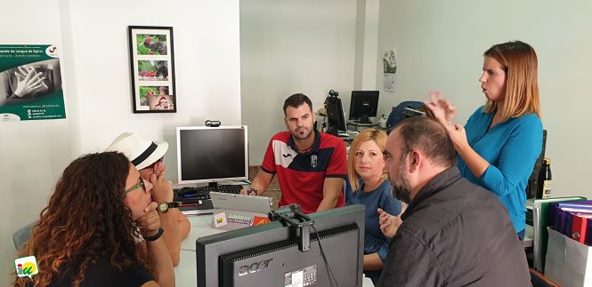 Momento de la reunión entre miembros de IU y miembros de Asogra (IU)
