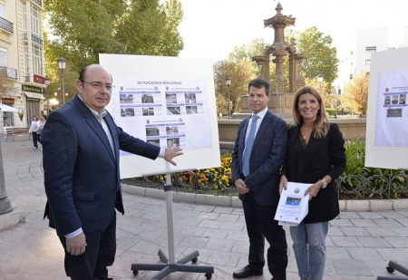Sebastián Pérez ha presentado el proyecto para realzar las fuentes ornamentales de la ciudad (JAVIER ALGARRA) Sebastián Pérez ha presentado el proyecto para realzar las fuentes ornamentales de la ciudad (JAVIER ALGARRA)