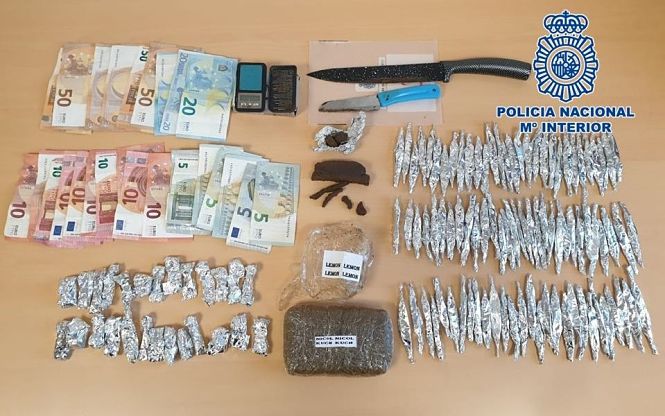 Droga y dineros incautados (POLICÍA NACIONAL)