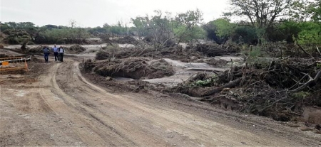 Cauce totalmente atorado por los arrastres producidos por la DANA en el Altiplano de Granada (AGAPRO)