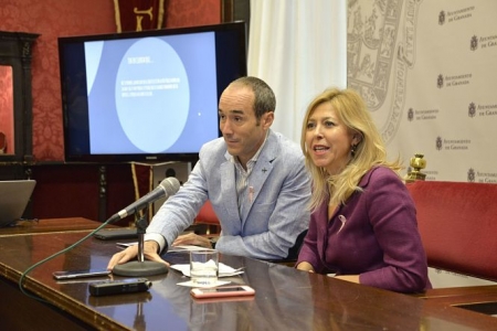 Pepa Rubia y Sebastián Fernández ha explicado el nuevo servicio de recogida de muebles y enseres (JAVIER ALGARRA) Pepa Rubia y Sebastián Fernández ha explicado el nuevo servicio de recogida de muebles y enseres (JAVIER ALGARRA)