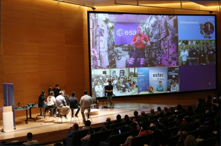 Conexión con el astronauta Luca Parmitano (PARQUE DE LAS CIENCIAS) Conexión con el astronauta Luca Parmitano (PARQUE DE LAS CIENCIAS)
