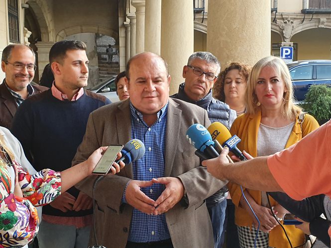 José Robles durante su visita a Guadix (PP) 