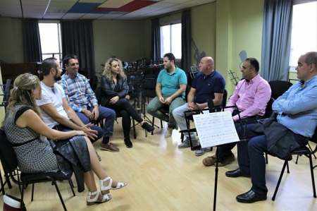 Miembros del equipo de gobierno durante la visita a la Escuela de Música (AYTO. ALHENDÍN)