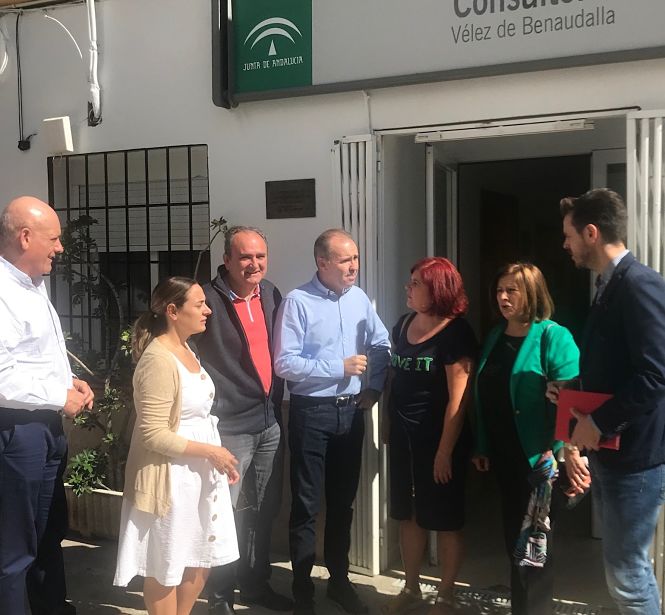 Miembros del PSOE en el consultorio de Vélez Benaudalla (PSOE)