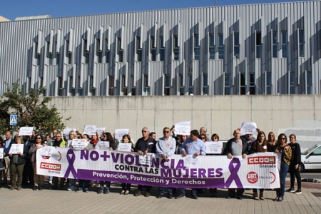 Concentración sindical de repulsa contra el presunto asesinato machista de La Zubia (UGT) 