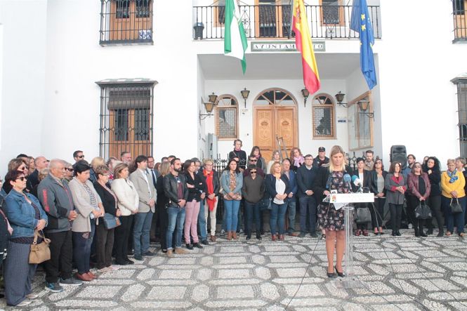 Minuto de silencio en La Zubia (AYTO. LA ZUBIA)