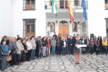 Minuto de silencio en La Zubia (AYTO. LA ZUBIA)