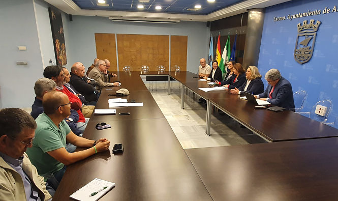 Carmen Crespo se ha reunido con los regantes de Almuñécar (JUNTA)