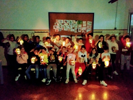 Taller de farolillos de melón celebrado en Huétor Tájar (AYTO. HUÉTOR TÁJAR)