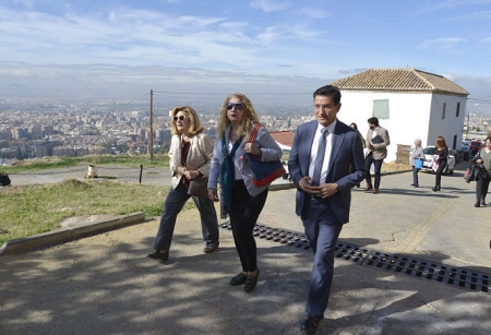 Luis Salvador ha vicitado el Barrio del `Barranco del Abogado` (JAVIER ALGARRA) Luis Salvador ha vicitado el Barrio del `Barranco del Abogado` (JAVIER ALGARRA)