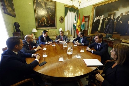 Luis Salvador se ha reunido con miembros del Colegio de Abogados (ICAGR) Luis Salvador se ha reunido con miembros del Colegio de Abogados (ICAGR)