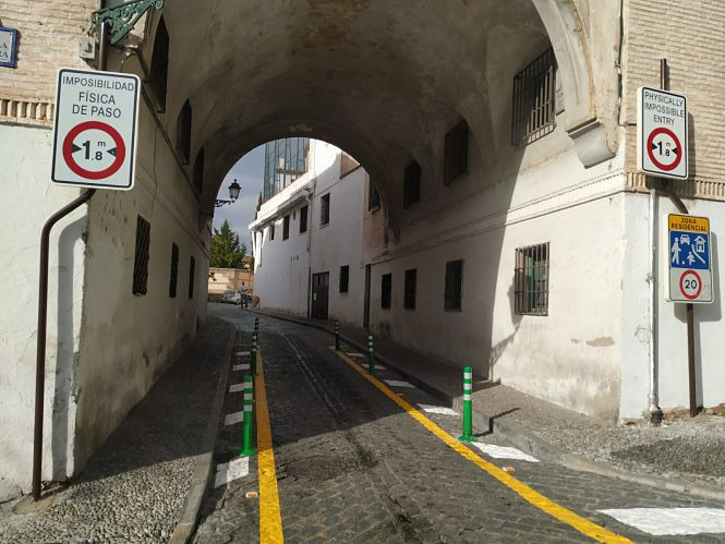 Señalización en el Arco de `Jesus de la Amargura` (VOX)