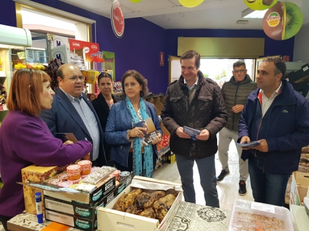 Lina García durante la visita a Alhendín (PP) 