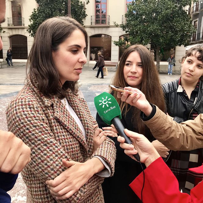 Irene Maestre y Ana Terrón atienden a los medios (MÁS PAÍS) 