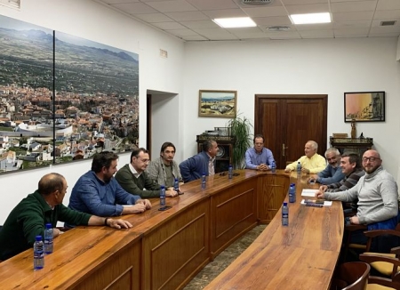 Representantes de las asociaciones y de los ayuntamientos de Baza y Cúllar en la reunión preparatoria (AGAPRO) Representantes de las asociaciones y de los ayuntamientos de Baza y Cúllar en la reunión preparatoria (AGAPRO)