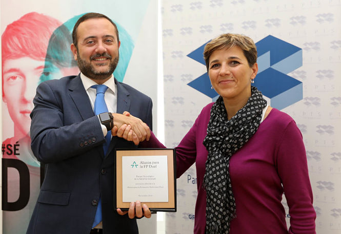 Ambas instituciones tas la firma del convenio (FUNDACIÓN PTS)