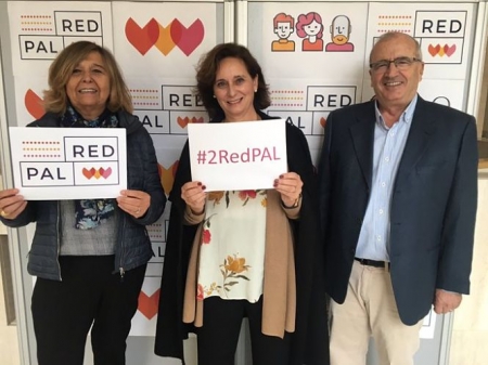 La directora del Plan Andaluz de Cuidados Paliativos, Auxiliadora Fernández, junto a integrantes de la Red de Cuidados Paliativos RedPAL (EASP) La directora del Plan Andaluz de Cuidados Paliativos, Auxiliadora Fernández, junto a integrantes de la Red de Cuidados Paliativos RedPAL (EASP)