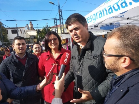 Carlos Rojas durante su visita a Baza (PP)