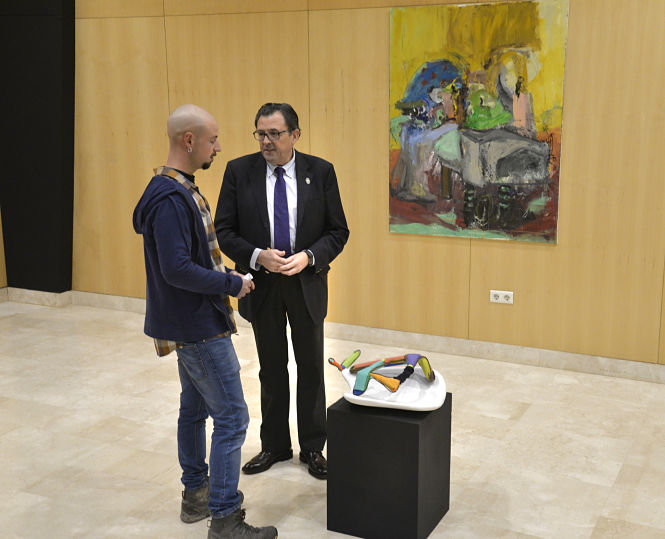 El Concejal de Cultura, Carlos Ruiz Cosano ha visitado la expocisión del Rey Chico (JAVIER ALGARRA)