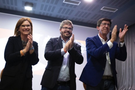 Mar Sánchez, Fran Hervías y Juan Marín durante el acto de campaña (CS)