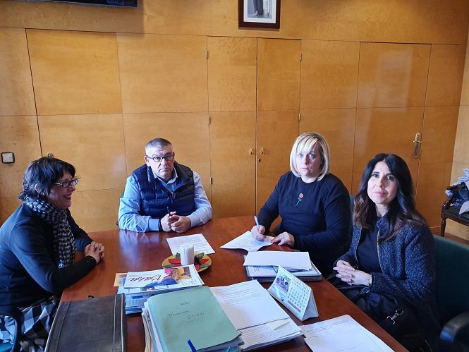 Momento de la firma del convenio (AYTO. GUADIX) 