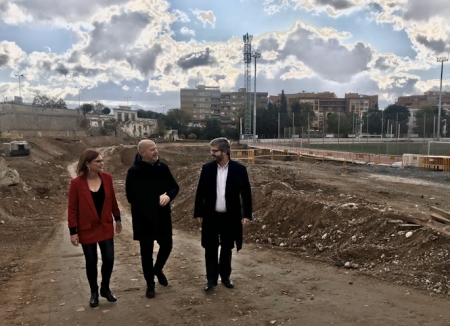 Javier Imbroda junto Fran Hervías y Mar Sánchez en las obras del Estadio de la Juventud (CS) 