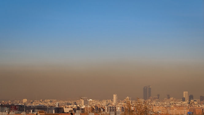 Contaminación en el cielo de Madrid (SERGIO CAMBELO)