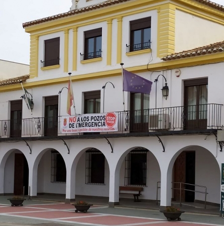 Pancarta en el Ayuntamiento de Caniles (AYTO. CANILES)