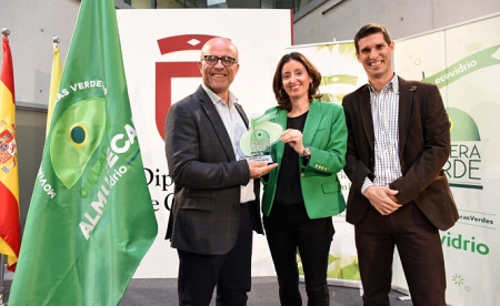 Entrega de la bandera verde al Ayuntamiento de Almuñécar (J. GROSSO / DIPGRA)