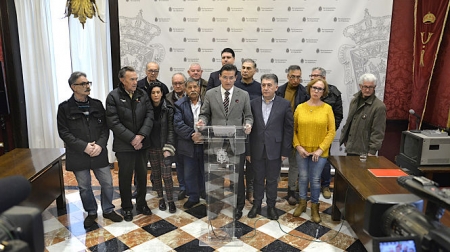Reunión de Luis Salvador con los responsables de las asocaciones vecinales (JAVIER ALGARRA) Reunión de Luis Salvador con los responsables de las asocaciones vecinales (JAVIER ALGARRA)
