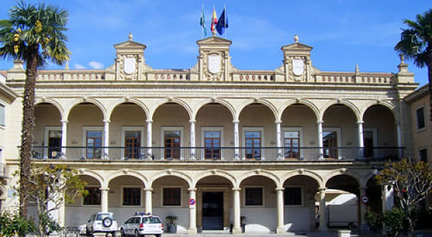 Fachada del Ayuntamiento de Guadix 