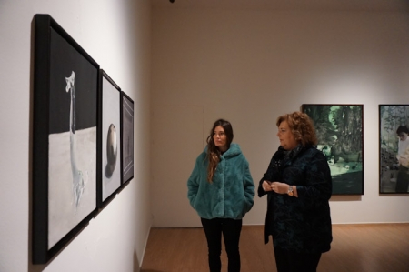 La Diputada de Cultura, Fátima Gómez ha visitado la exposición (DIPGRA) 