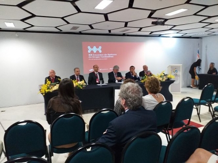 Mesa ianugural del encuentro de rectores (UGR)