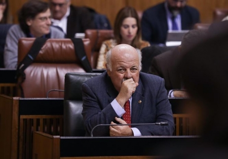 El consejero de Salud y Familias, Jesús Aguirre, antes del inicio de su comparecencia (MARÍA JOSÉ LÓPEZ / EUROPA PRESS) El consejero de Salud y Familias, Jesús Aguirre, antes del inicio de su comparecencia (MARÍA JOSÉ LÓPEZ / EUROPA PRESS)