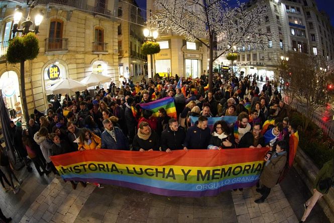 Concentración contra el repintado en negro de semáforos de Granada (PSOE) 