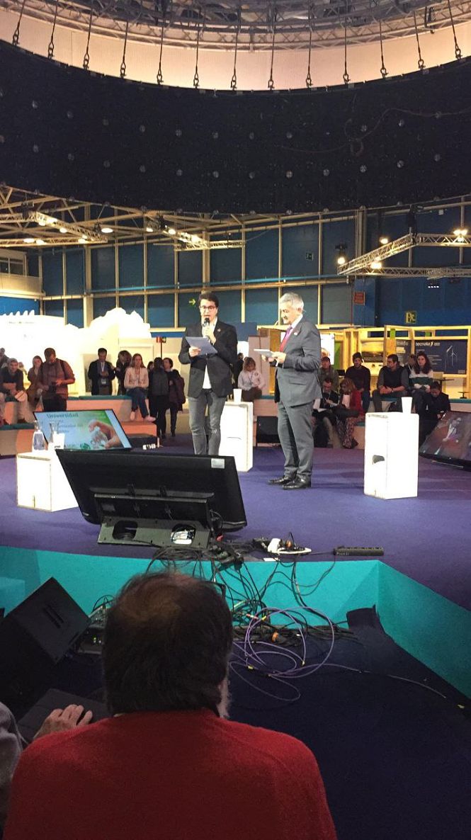 Momento de la lectura del manifiesto (UGR)