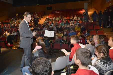 Luis salvador ha celebrado el Dia de la constitución con escolares granadinos (JAVIER ALGARRA) Luis salvador ha celebrado el Dia de la constitución con escolares granadinos (JAVIER ALGARRA)