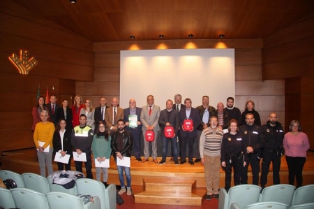 Acto de entrega de los desfibriladores (FUNDACIÓN CAJA RURAL)
