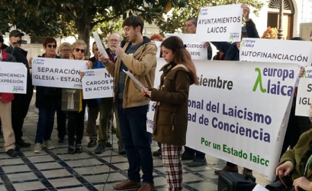 Momento de la lectura del manifiesto (GRANADA LAICA) Momento de la lectura del manifiesto (GRANADA LAICA)