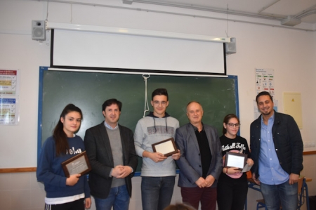 El Alcalde de Churriana ha entregado los galardones a los estudiantes (AYTO.CHURRIANA)