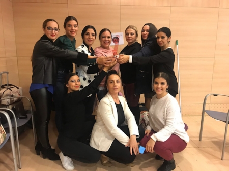 Las alumnas de la academia Silvia Lozano tras recibir el premio (AYTO. HUÉTOR TÁJAR) 