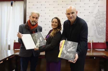 presentación del libro `Albaicín, la montaña encantada` en el Ayuntamiento de Granada (AYUNTAMIENTO) 